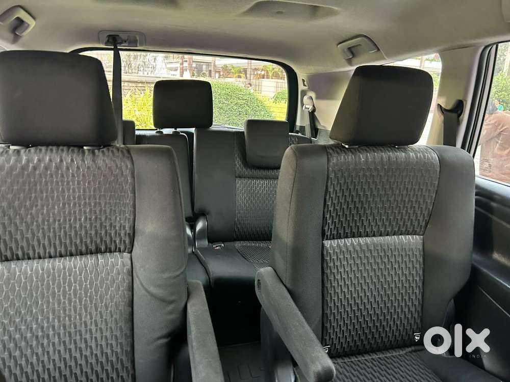 Toyota Innova Crysta 2.4 G Mt 7 Str, 2017, Diesel