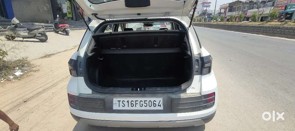 Hyundai Venue [2022]  Single Owner  Only 24k Km  Under Warranty