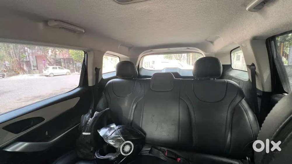 Mahindra Xuv700 Mx5 Petrol Mt 2022   Showroom Condition Full Insured