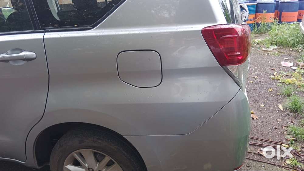 Toyota Innova Crysta 2017 Diesel 220000 Km Driven Company Maintained