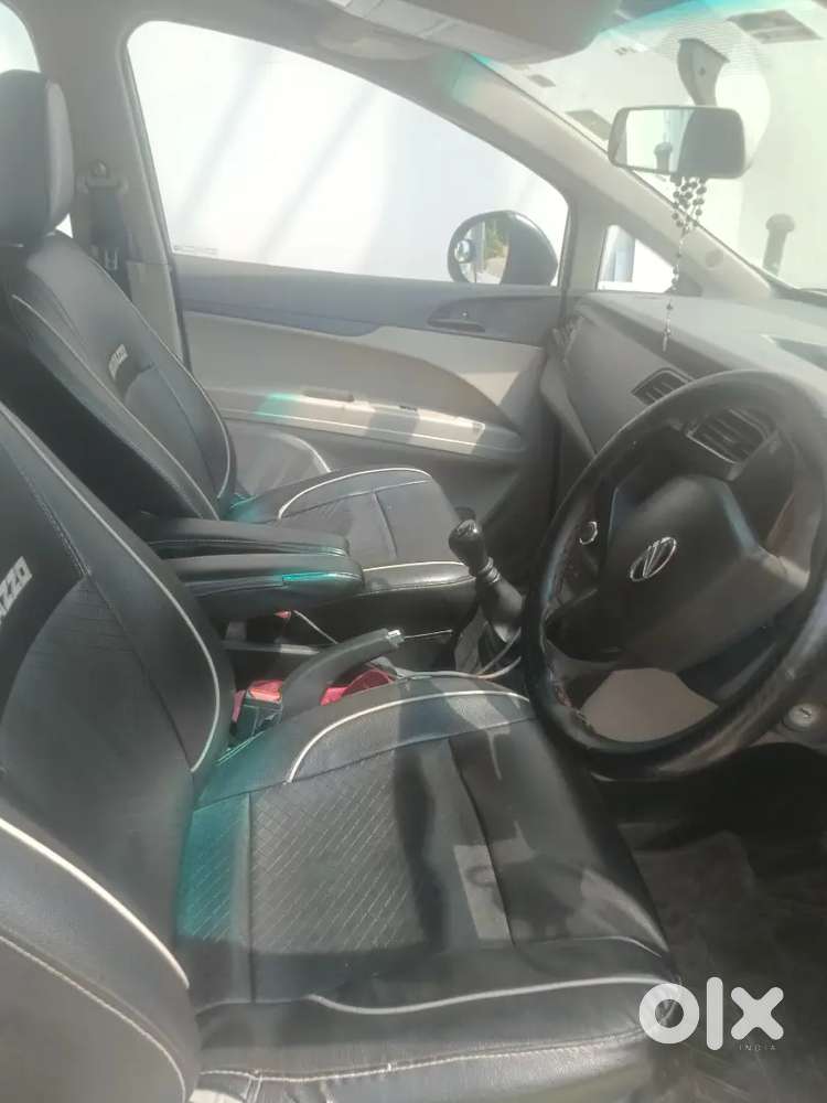 Mahindra Marazzo 2023 M2 8 Str