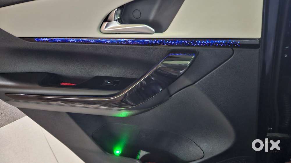 Mahindra Xuv700 2.2 Ax 7 Diesel At Str, 2025, Diesel