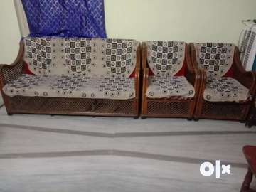 Old wooden deals sofa set olx