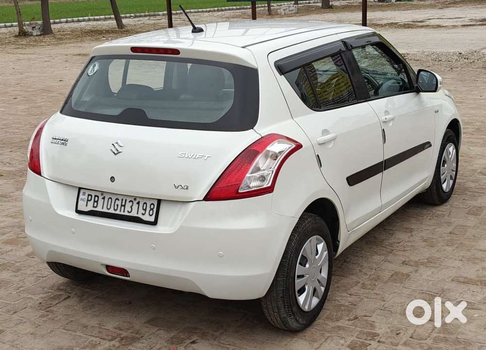 Maruti Suzuki Swift Vxi Abs Bsiv, 2017, Petrol