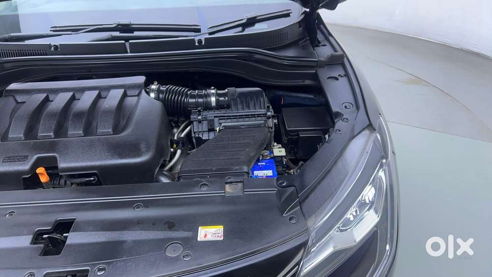 Mahindra Xuv700 2.0 Ax 7 Petrol Mt Str, 2024, Petrol