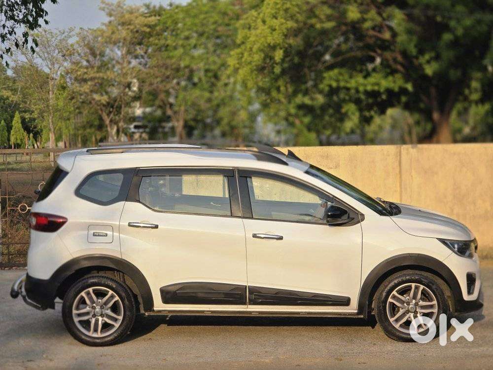 Renault Triber Rxz, 2022, Petrol