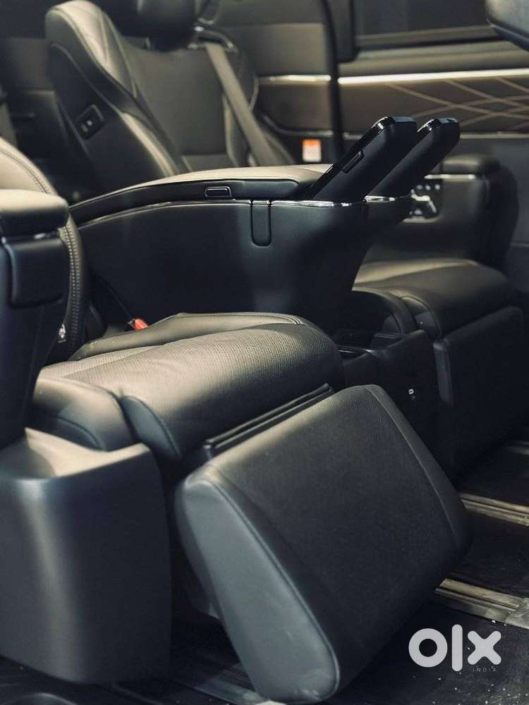 Toyota Vellfire Vip – Executive Lounge, 2025, Petrol