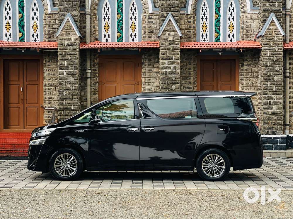 Toyota Vellfire 2.5 Executive Lounge, 2020, Cng & Hybrids