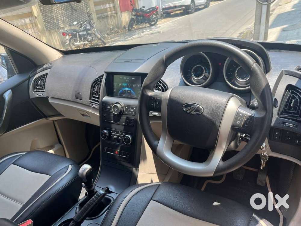 Mahindraxuv500(w6)-8yrs-diesel-manual