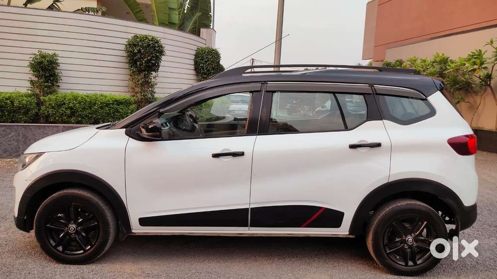 Renault Triber Rxz, 2022, Petrol