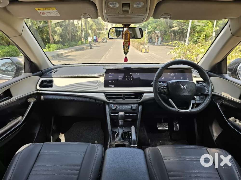 Mahindra Xuv700 2.0 Ax 5 Petrol At Str, 2022, Petrol