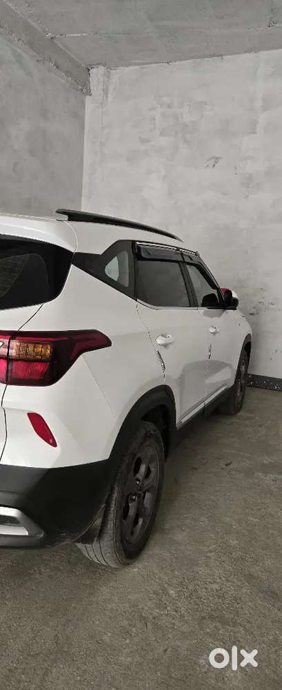 2023 Kia Seltos Htk Plus Imt Petrol  White  45,000 Km  Single Owner