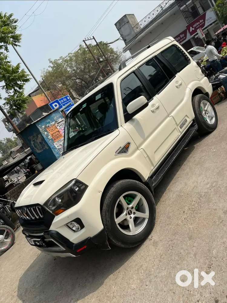 Mahindra Scorpio S6+ 2017