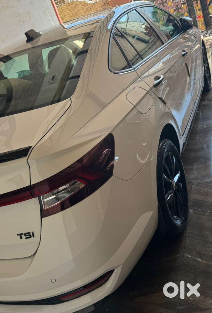 Skoda Slavia Sportsline A/t 1.0 Tsi  Candy White Colour