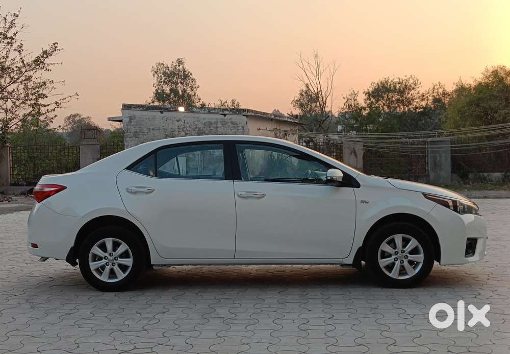 Toyota Corolla Altis G At, 2014, Petrol