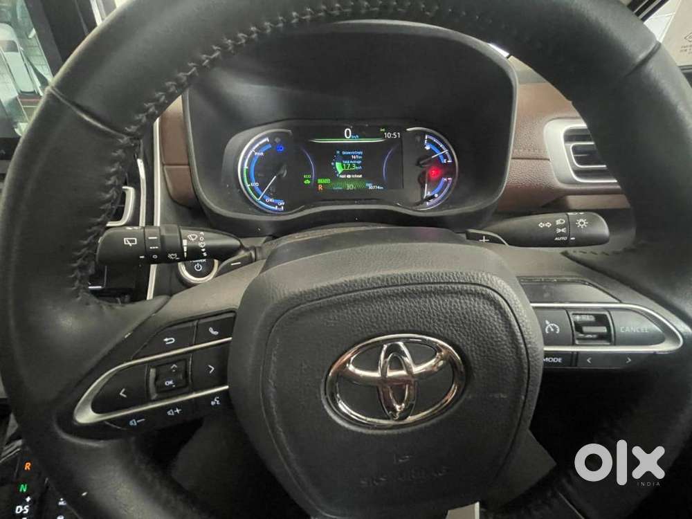 Toyota Innova Hycross (2023)