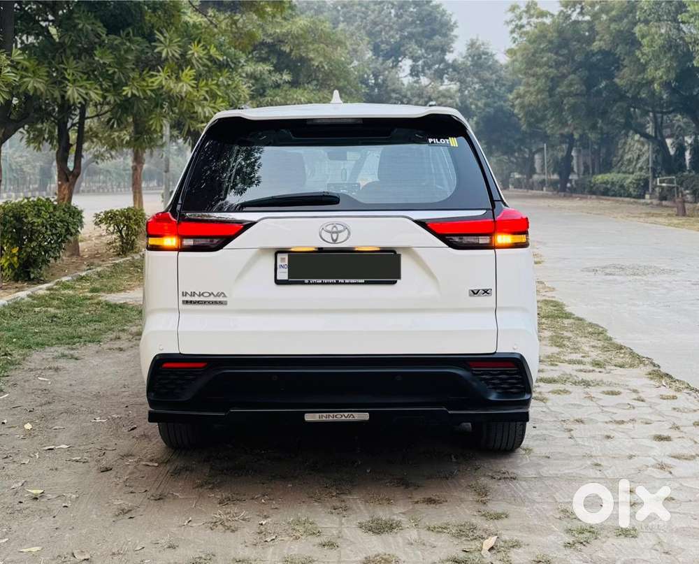 Toyota Innova Hycross 2.0 Vx (o) Hybrid 7 Str, 2024, Petrol