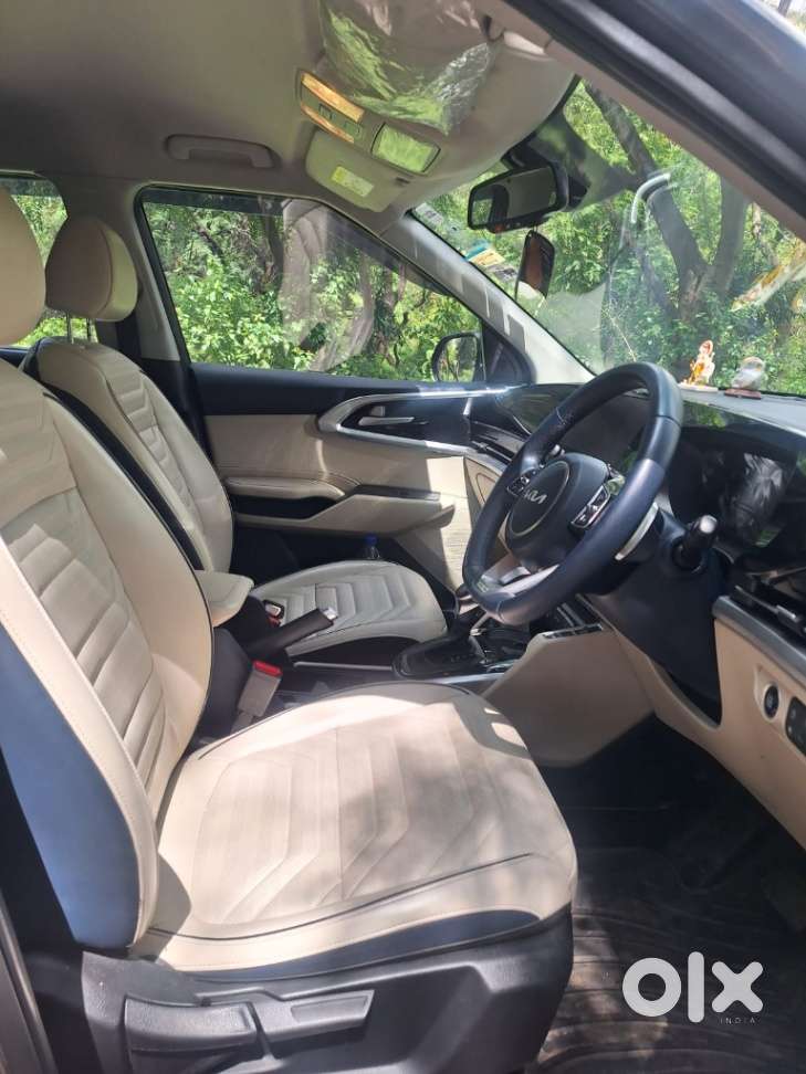 Kia Carens Luxury (o)1.5 Diesel At 7 Str, 2023