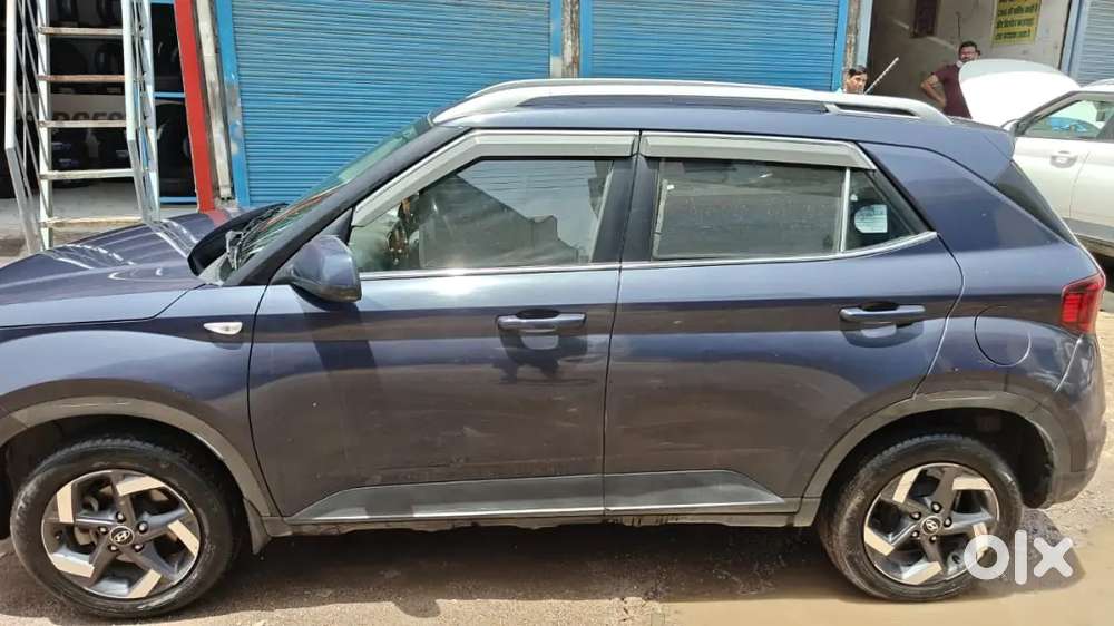 Hyundai Venue 2021, Cng & Hybrids, 70000 Km Driven,well Maintained