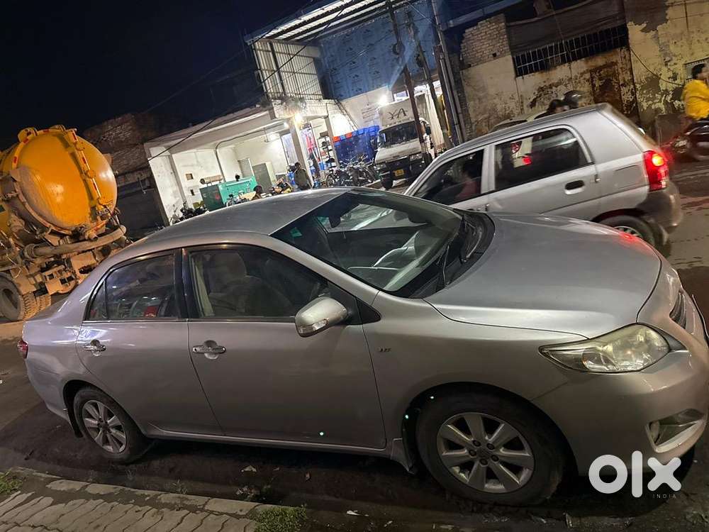 Toyota Corolla Altis 2011 Petrol 33000 Km Driven