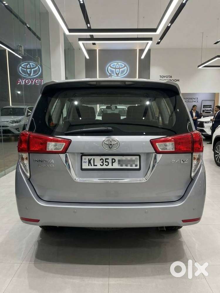 Toyota Innova Crysta 2.4 V 8 Str, 2016, Diesel