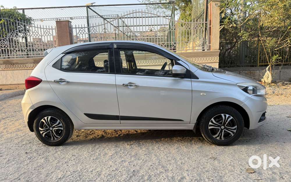 Tata Tiago 1.2 Revotron Xt Option, 2016, Petrol