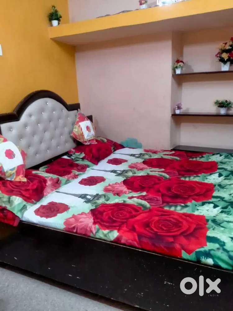 Dabal bed palan or almari or dressing table bhi h