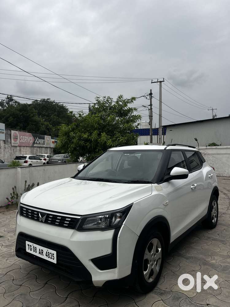 Mahindra Xuv300 1.2 W6 Amt Petrol, 2023, Petrol