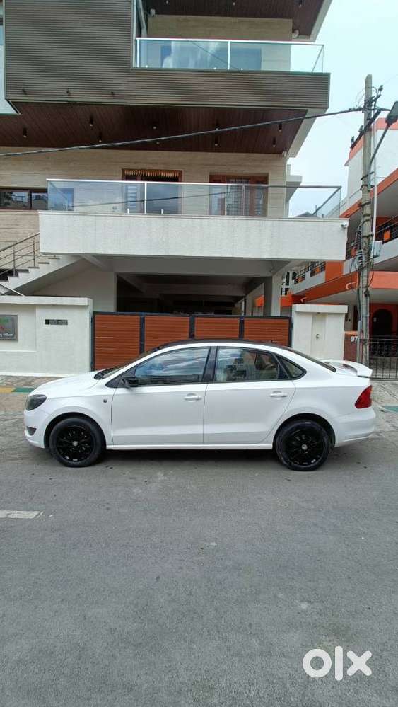 Skoda Rapid 1.6 Mpi At Elegance, 2014, Petrol