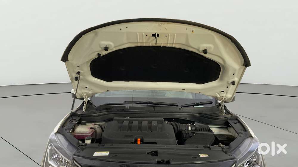 Mahindra Xuv700 2.0 Ax 7 Petrol Mt Str, 2024, Petrol