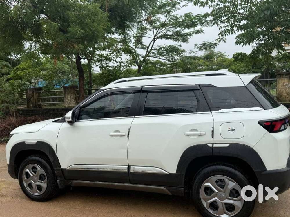 Maruti Suzuki Brezza 1.5 Vxi Smart Hybrid, 2023, Petrol