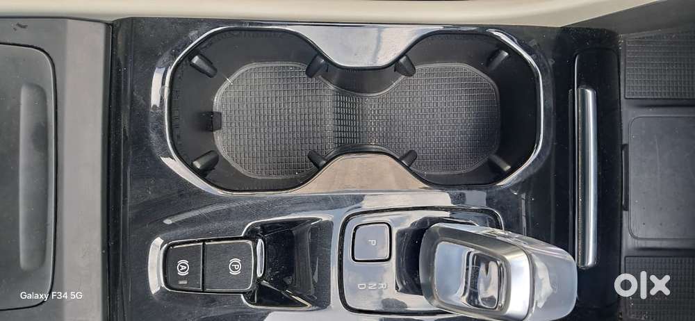 Volvo Xc40 B4 Ultimate, 2022, Petrol