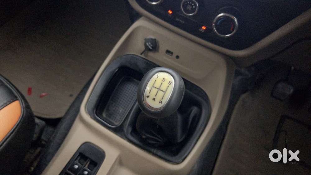 Mahindra Tuv 300 Mhawk100 T8 Dual Tone, 2019, Diesel