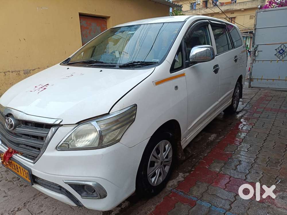 Toyota Innova 2.5 G (diesel) 8 Seater Bs Iv, 2016, Diesel