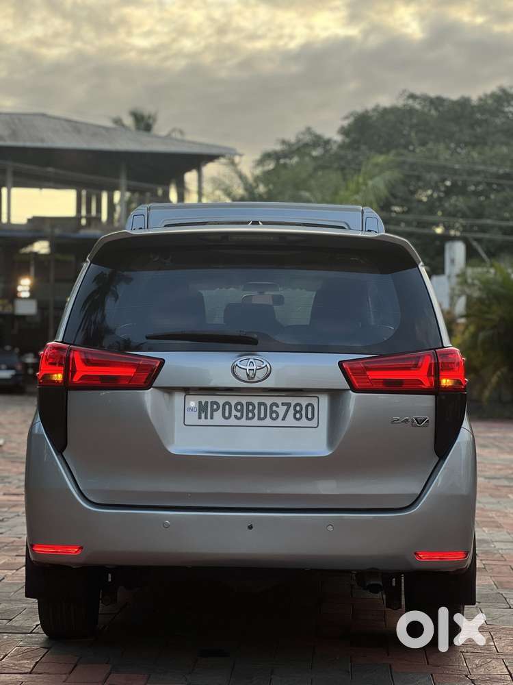 Toyota Innova Crysta 2.4 V, 2016, Diesel