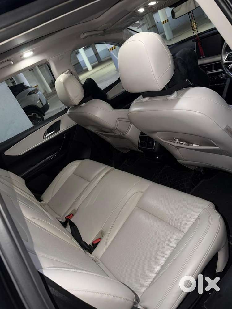 Mahindra Xuv700 Petrol 2023