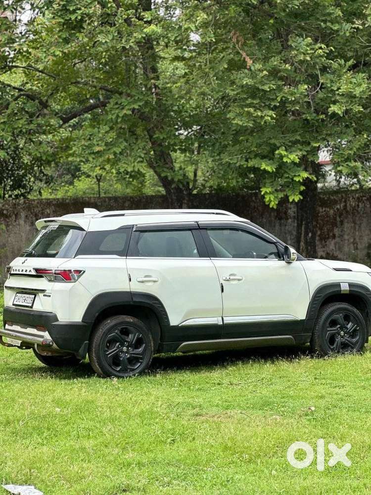 Maruti Suzuki Brezza 1.5 Zxi At Smart Hybrid Dual Tone, 2022, Petrol