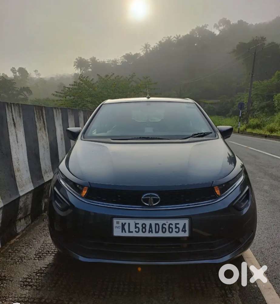 Tata Altroz 2021 Petrol Good Condition
Personal Use Only
Gray Colour