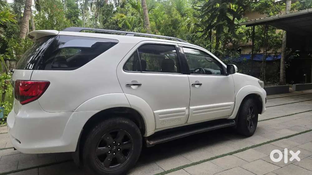 Toyota Fortuner 2010 Diesel 236000 Km Driven