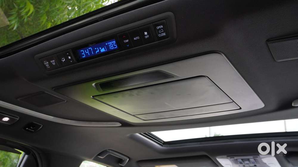 Toyota Vellfire 2.5 Executive Lounge, 2021, Petrol