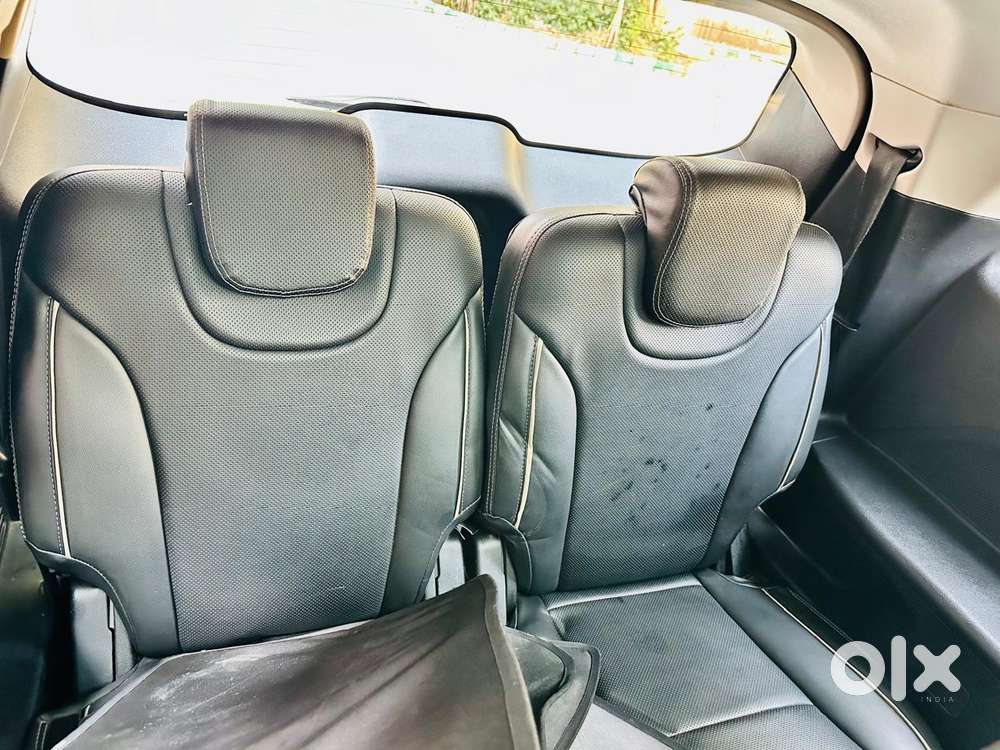 Mahindra Xuv700 2.0 Ax 5 Petrol Mt 7 Str, 2022, Petrol