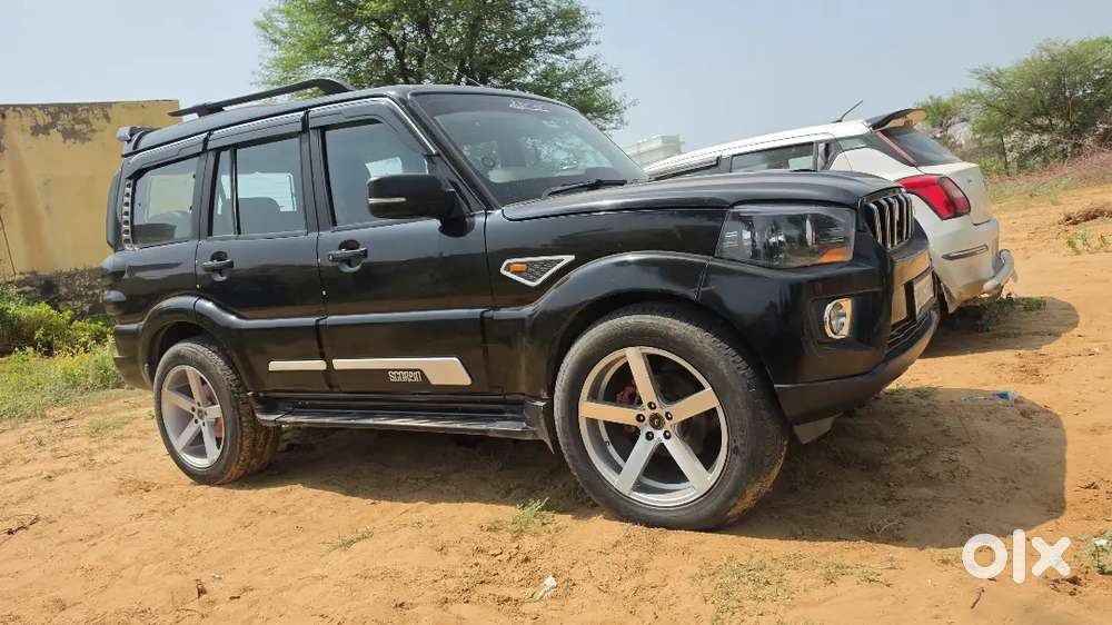 2015 Mahindra Scorpio S10 Diesel