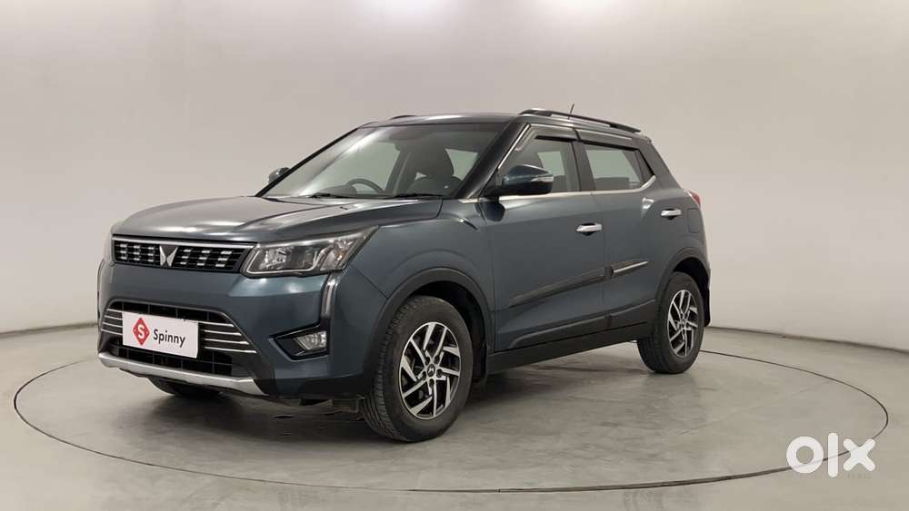 Mahindra Xuv300 1.2 W8 (o) Amt Petrol, 2023, Petrol