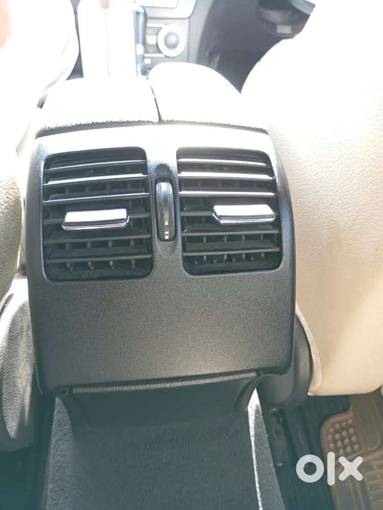 C200 Avantgarde W204 Facelift-1st Owner-panaromic Sunroof