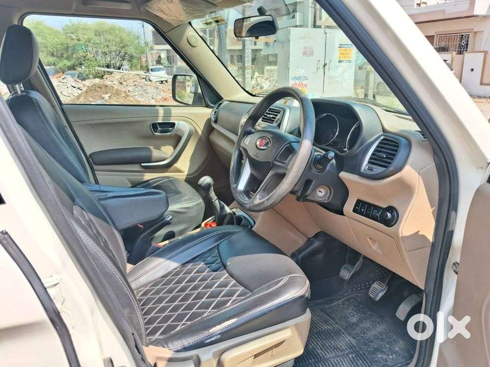 Mahindra Tuv 300 T10, 2019
