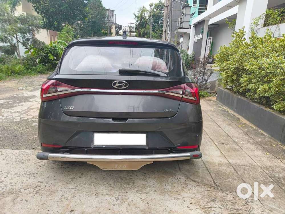 Hyundai I20 Asta (o) 1.2 Ivt / Automatic(top-end)  Rajahmundry