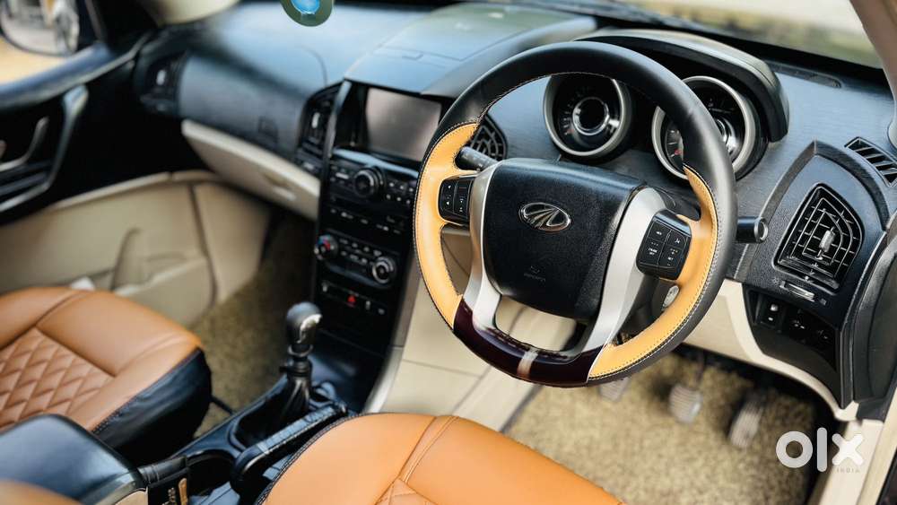 Mahindra Xuv500 W8, 2016