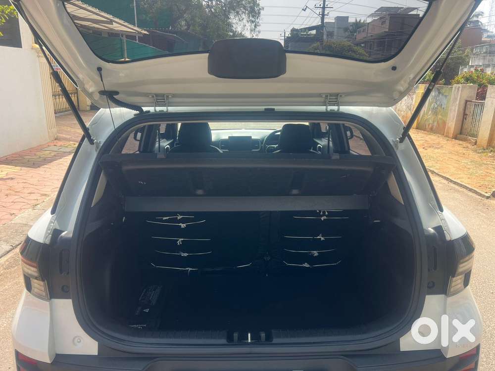 Hyundai Venue Sx Mt, 2023, Petrol