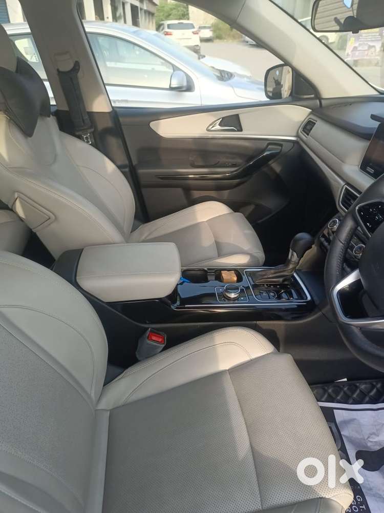 Mahindra Xuv700 2.2 Ax 7 Diesel At Luxury Pack Str Awd, 2022, Diesel