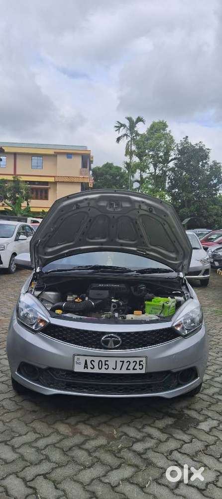 Tata Tiago 1.2 Revotron Xt (o), 2017, Petrol